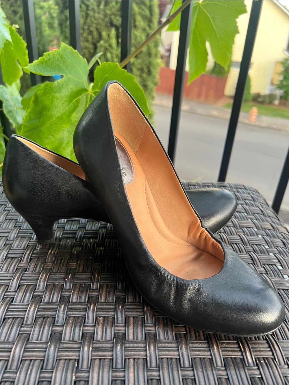Nurture by Lamaze Black Leather Low Heel Pumps Orthopedic/Extra comfort